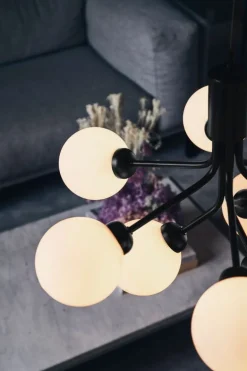 Nuura Apiales 9 pendellampa, satin black - opal white