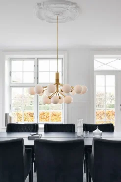 Nuura Apiales 18 pendellampa, borstad mässing - opal white