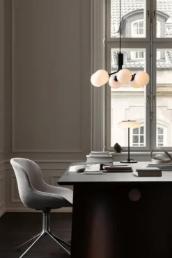 Nuura Apiales 6 pendellampa, satin black - opal white