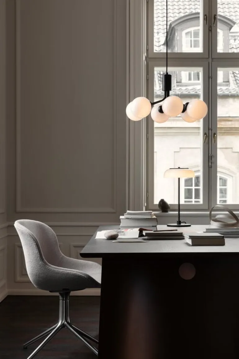 Nuura Apiales 6 pendellampa, satin black - opal white