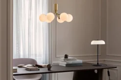 Nuura Apiales 6 pendellampa, brushed brass - opal white