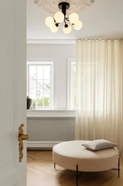 Nuura Apiales 6 taklampa, satin black - opal white