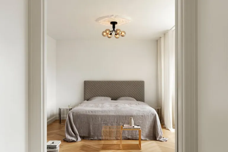 Nuura Apiales 6 taklampa, satin black - optic smoked