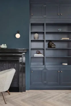 Nuura Apiales vägglampa, fast installation, satin svart - opal vit