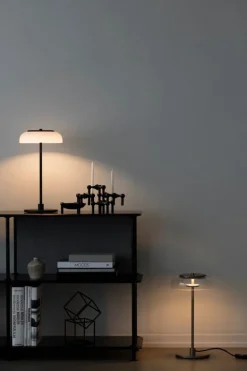 Nuura Blossi bordslampa, Nordic gold - klar