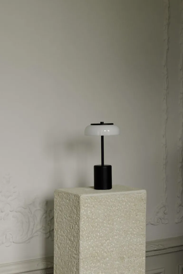 Nuura Blossi Mini bärbar bordslampa, svart - opal