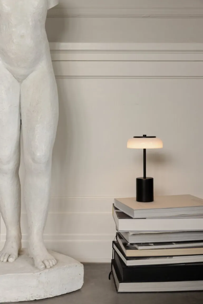 Nuura Blossi Mini bärbar bordslampa, svart - opal