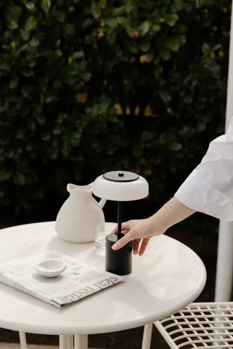 Nuura Blossi Mini bärbar bordslampa, svart - opal