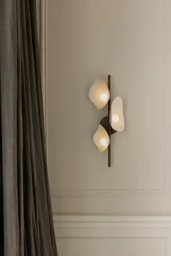 Nuura Florii 3 vägglampa, mörk brons - vit