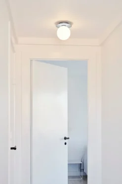 Nuura Liila 1 vägg/taklampa, medium, silver - opal