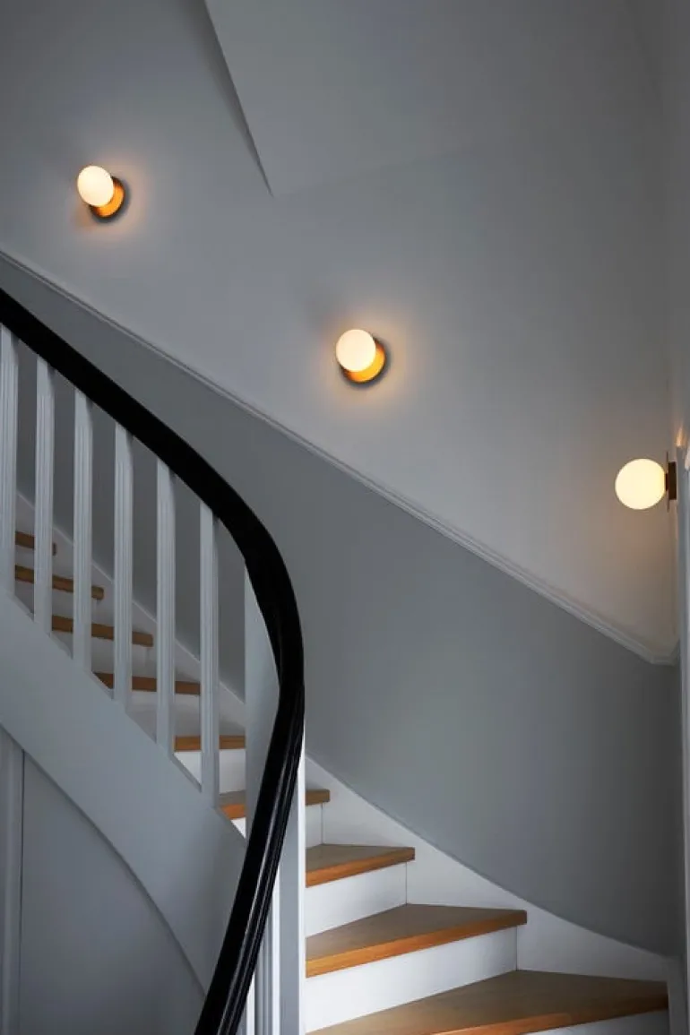 Nuura Liila 1 vägg-/taklampa, medium, guld - opal