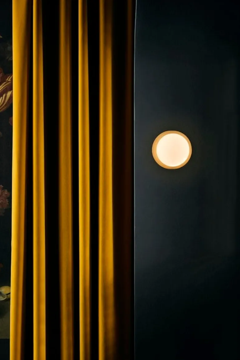 Nuura Liila 1 vägg-/taklampa, medium, guld - opal