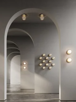 Nuura Liila 12 vägg-/taklampa, guld - opal