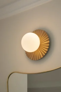 Nuura Liila Muuse vägg-/taklampa, liten, Nordic gold - opal