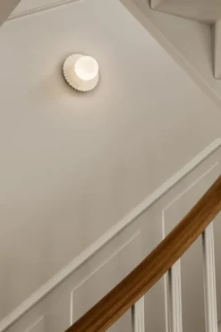 Nuura Liila Muuse vägg-/taklampa, liten, vit - opal