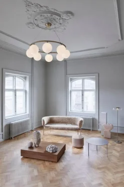 Nuura Miira 8 Circular pendellampa, mässing - opalvit