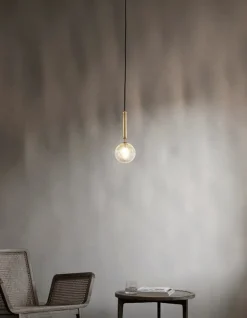 Nuura Miira 1 pendellampa, mässing - ofärgad