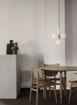 Nuura Miira 4 pendellampa, mässing - opalglas