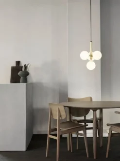 Nuura Miira 4 pendellampa, mässing - opalglas