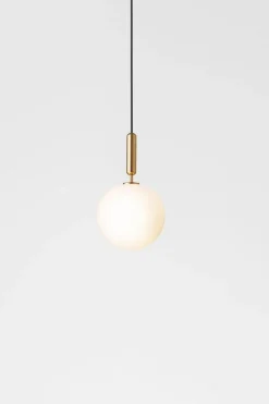 Nuura Miira 1 stor pendellampa, mässing - opal