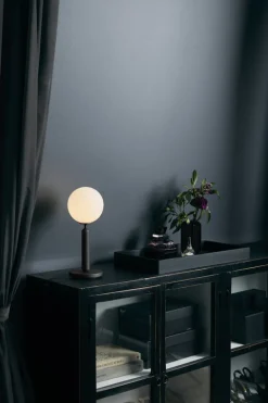 Nuura Miira bordslampa, klippgrå - opal