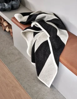 Pappelina Bob matta, 70 x 300 cm, svart - vanilj