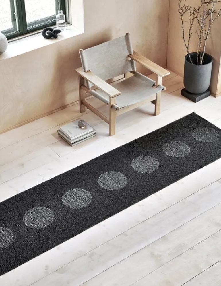 Pappelina Vera 2.0 matta, 70 x 200 cm, svart - svartmetallic