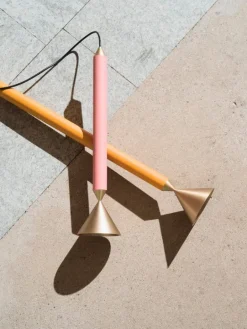 Pholc Apollo 39 pendellampa, korallrosa - polerad mässing