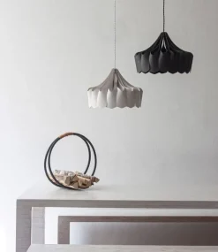 Pilke Lights Pioni liten pendellampa, svart