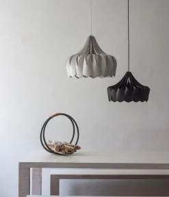 Pilke Lights Pioni stor pendellampa, vit