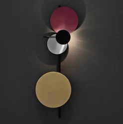 PLEASE WAIT to be SEATED Planet vägglampa, fig purple