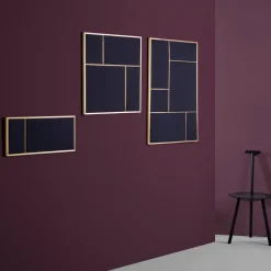 PLEASE WAIT to be SEATED Nouveau Pin anslagstavla, stor, mässing - blå