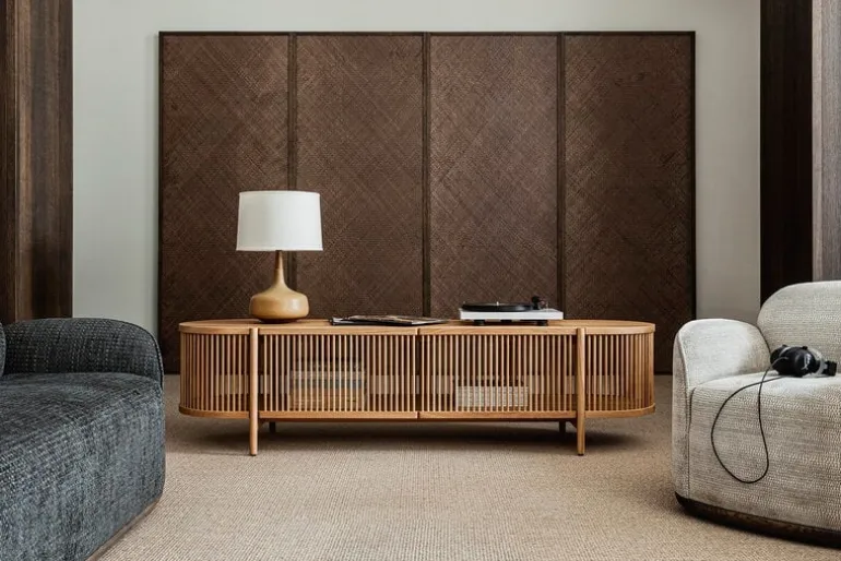 Poiat Bastone lågt sideboard med dörrar, ek