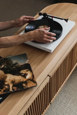 Poiat Bastone lågt sideboard med dörrar, ek