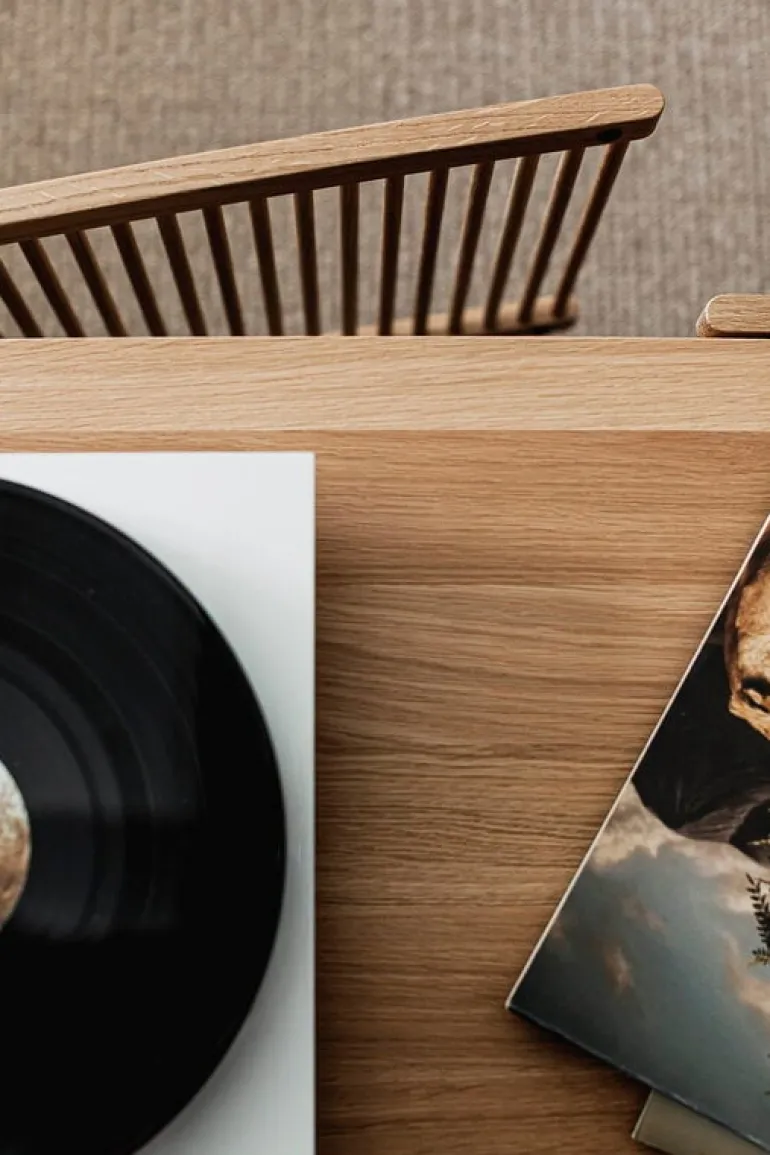 Poiat Bastone lågt sideboard med dörrar, ek