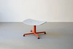 Raawii Arba fotpall, plywood, orange - ljusgrå