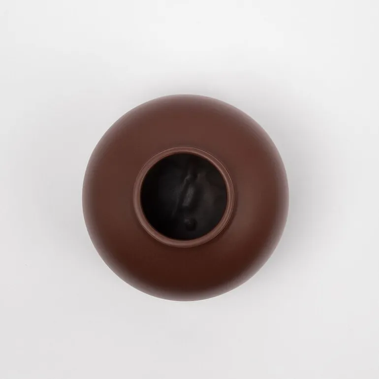 Raawii Omar vas, tawny