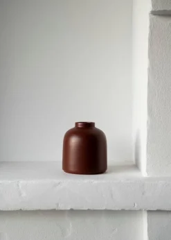 Raawii Omar vas, tawny