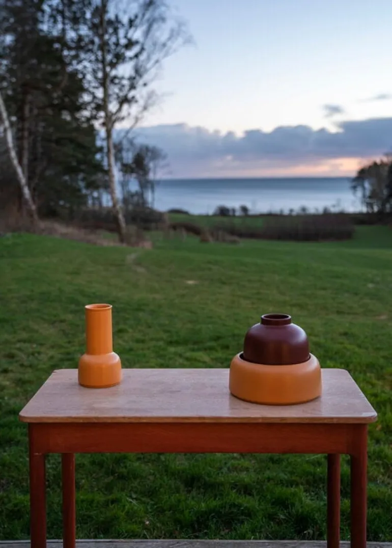 Raawii Omar vas, tawny