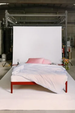 ReFramed Sängram med lameller, djupröd