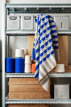 Røros Tweed Kvam filt, 135 x 200 cm, blå