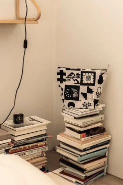 Saana ja Olli Kaukana kotoa sminkväska, beige - svart