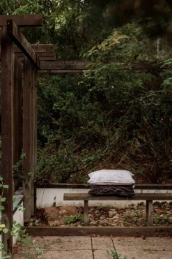 Saana ja Olli Kuddfodral Rakkauden meri, 40 x 60 cm, vit - svart