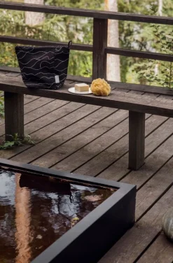 Saana ja Olli Rakkauden meri kosmetikväska, svart - vit