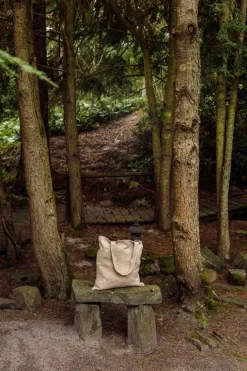 Saana ja Olli Rakkauden meri kanvaspåse, beige - vit