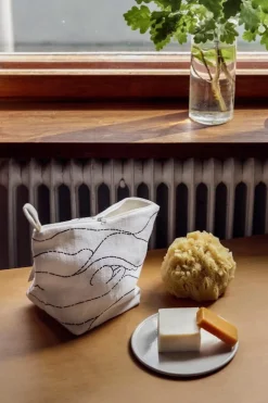 Saana ja Olli Rakkauden meri kosmetikväska, vit - svart