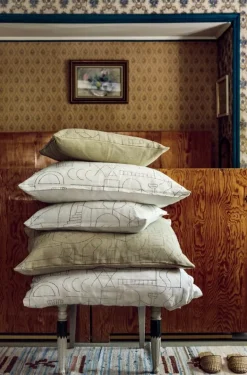 Saana ja Olli Unien talo kuddfodral, 60 x 80 cm, beige - svart