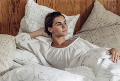 Saana ja Olli Unien talo kuddfodral 40 x 60 cm, beige - svart