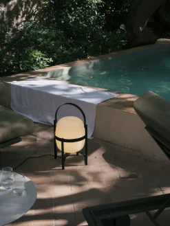 Santa & Cole Cesta Exterior bordslampa, svart