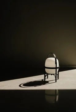 Santa & Cole Cestita Alubat bordslampa, svart